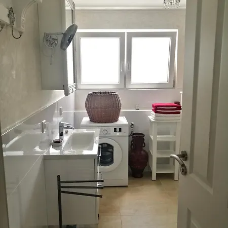 アパート Rotenfels ガッゲナウ